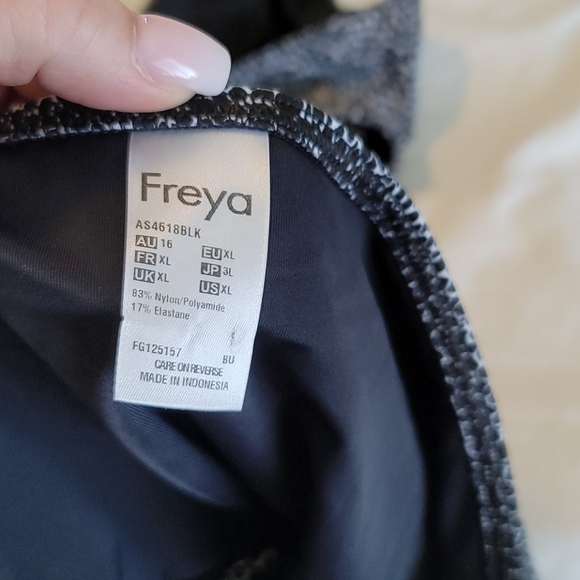 Bikini - Picture 4 of 4